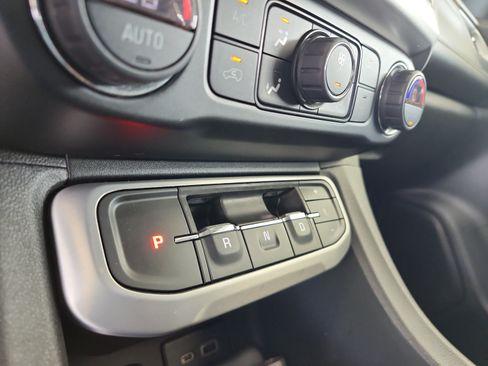 Used 2020 GMC Acadia SLE w/ Driver Convenience Package FWD image 14