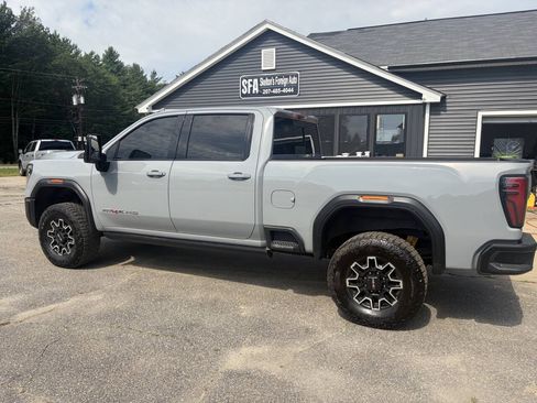 Used 2024 GMC Sierra 2500 AT4X AWD/4WD image 4