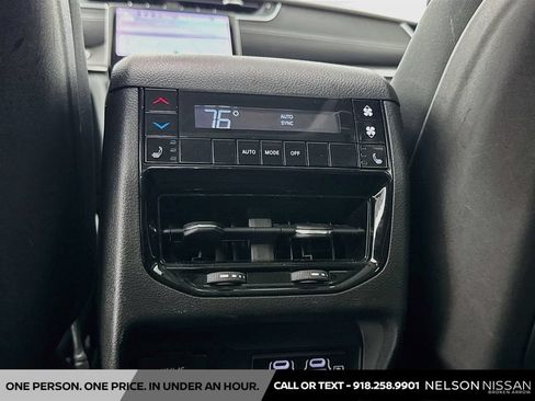 Used 2023 Jeep Grand Cherokee L Limited AWD/4WD image 27