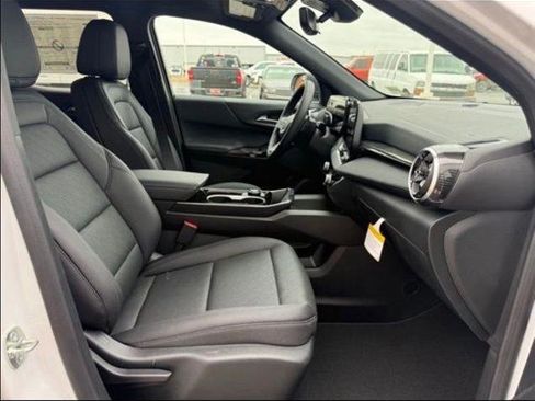 New 2026 Chevrolet Equinox LT FWD image 3