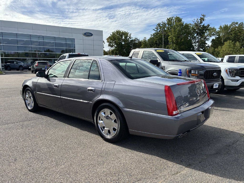 Used 2007 Cadillac DTS Luxury I w/ Sun And Navigation Package FWD image 5