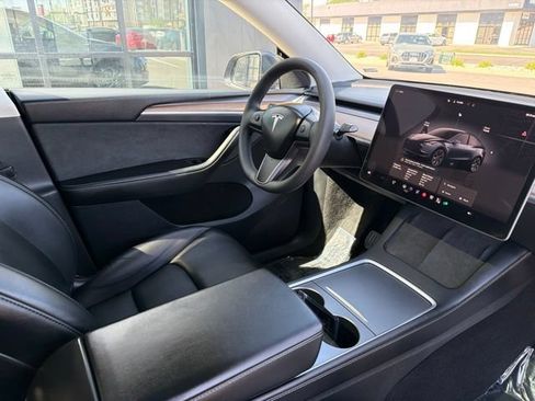 Used 2024 Tesla Model Y Long Range AWD/4WD image 13