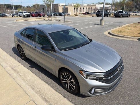 Used 2024 Volkswagen Jetta Sport image 8