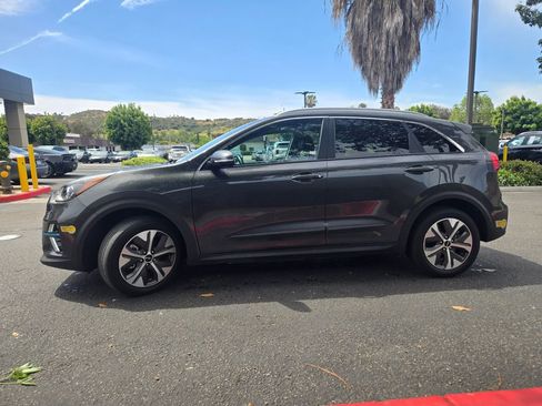 Used 2022 Kia Niro EX Premium FWD image 5