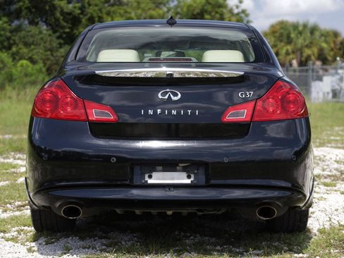Used 2011 INFINITI G37 Journey w/ Premium Pkg RWD image 7