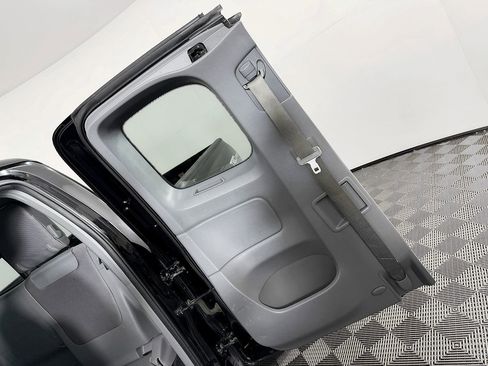 Used 2015 Toyota Tacoma w/ TRD Sport Package AWD/4WD image 33