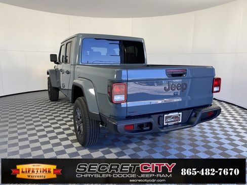 New 2025 Jeep Gladiator Sport image 5