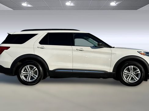 Used 2023 Ford Explorer XLT w/ Equipment Group 202A image 2