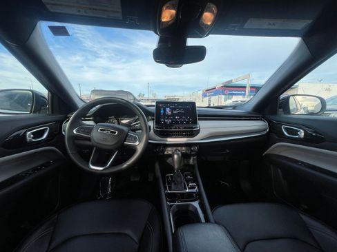 Used 2025 Jeep Compass Limited image 33