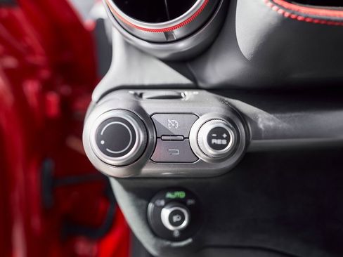 Used 2018 Ferrari 812 Superfast image 51