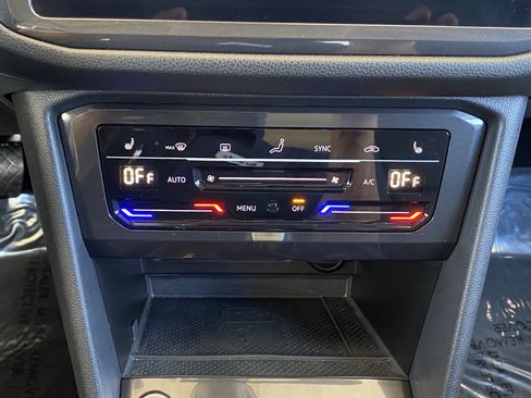 Certified 2023 Volkswagen Tiguan SE FWD image 32