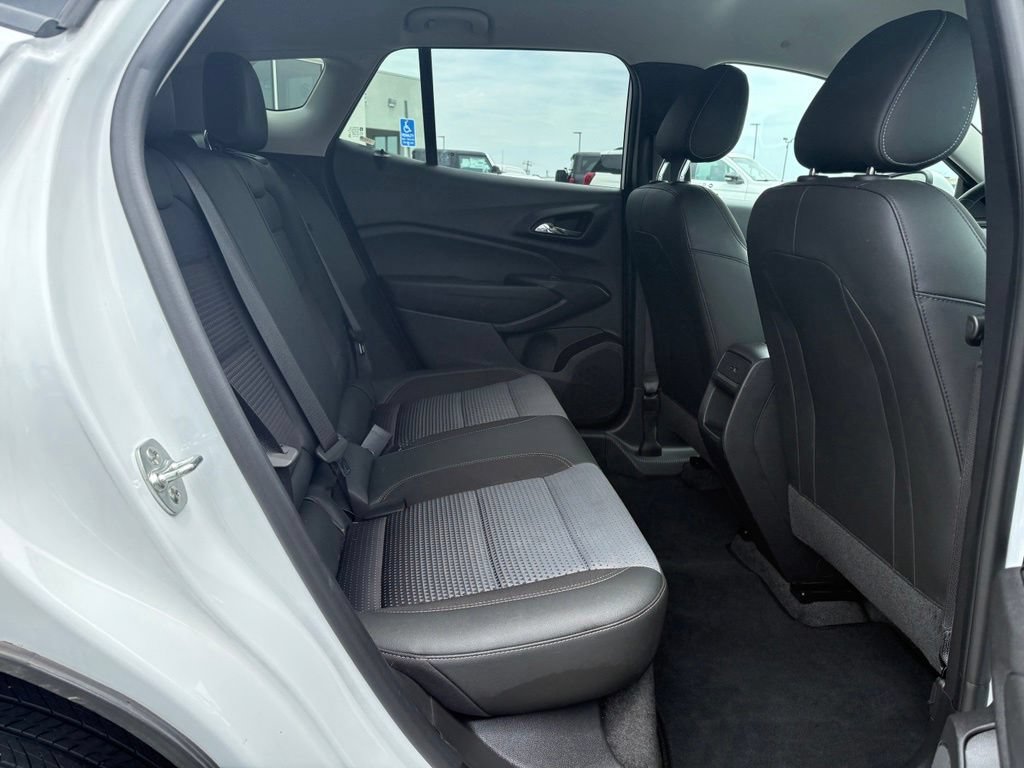 Used 2025 Chevrolet Trax LT FWD image 19