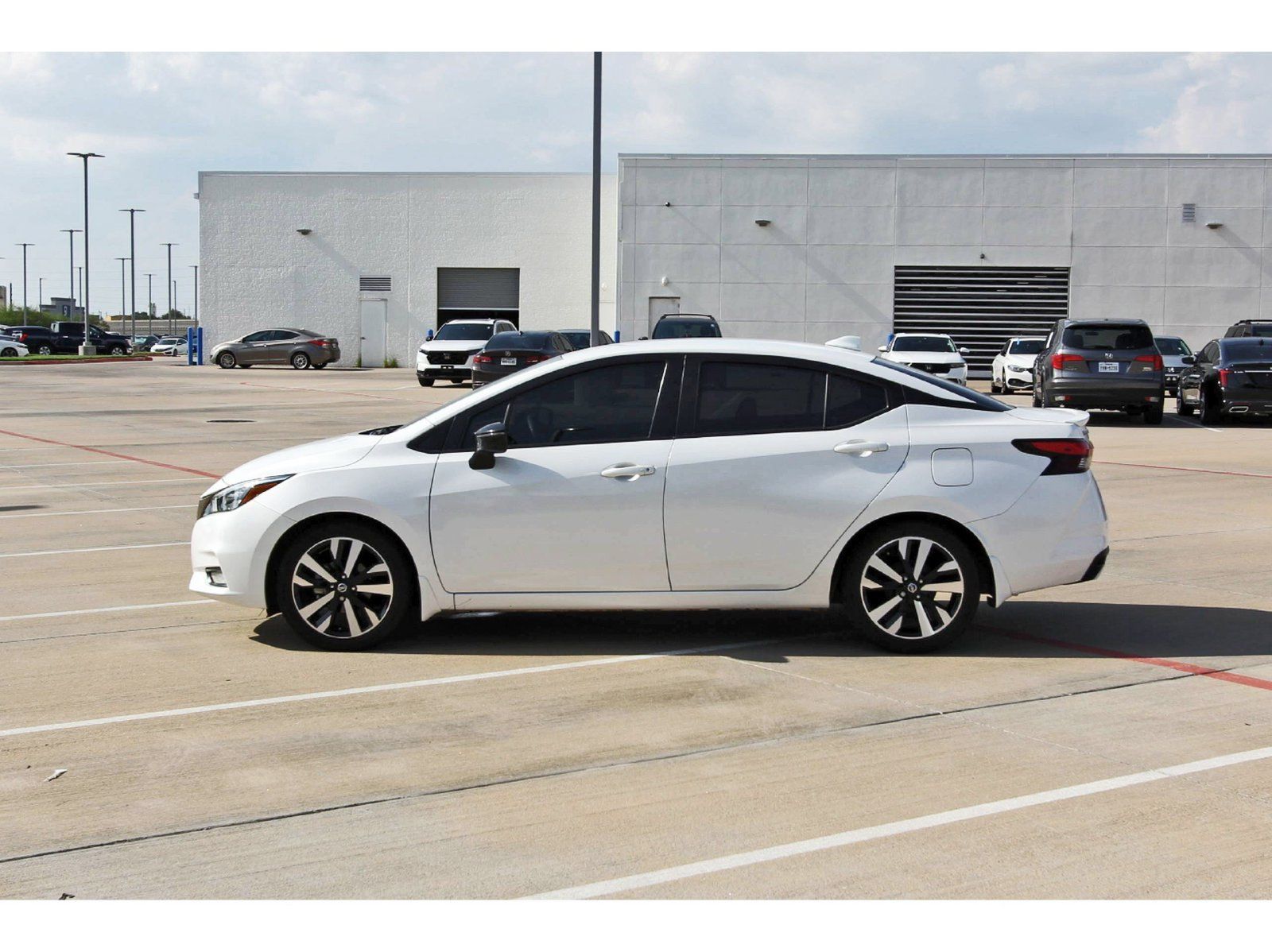 Used 2021 Nissan Versa SR w/ Convenience Package FWD image 4