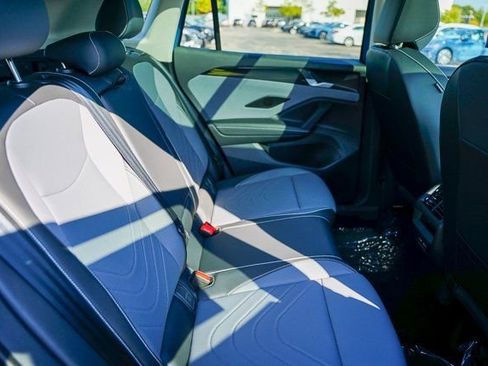 New 2025 Volkswagen Tiguan SE image 36