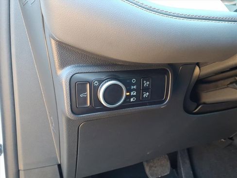 Used 2025 Ford Explorer Active image 21