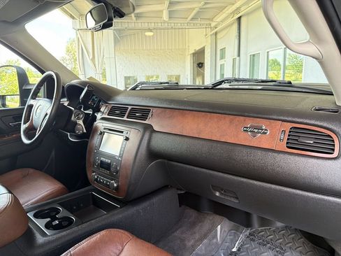 Used 2014 Chevrolet Silverado 2500 LTZ AWD/4WD image 29