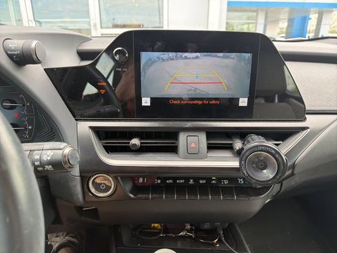 Used 2023 Lexus UX 250h AWD image 11