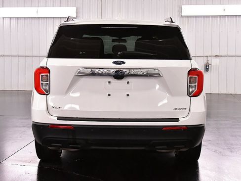 Used 2022 Ford Explorer XLT image 6