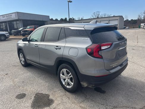 Used 2024 GMC Terrain SLE image 7