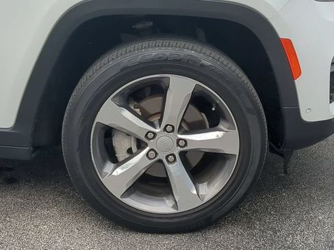 Used 2022 Jeep Grand Cherokee Limited w/ Luxury Tech Group II RWD image 11
