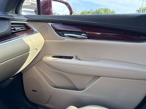 Used 2017 Cadillac XT5 Luxury w/ Driver Awareness Package image 22