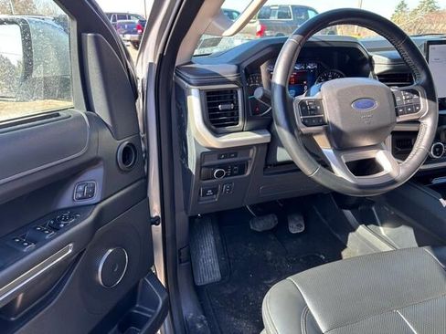 Used 2024 Ford Expedition XLT image 9