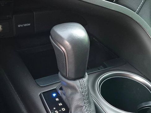 Used 2022 Toyota Camry SE FWD image 19