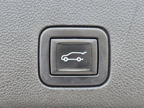 Certified 2022 Chevrolet Suburban RST w/ Luxury Package image 16