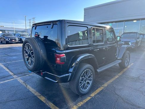 Used 2022 Jeep Wrangler Unlimited Sahara image 5