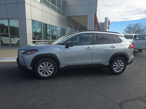 Used 2025 Toyota Corolla Cross LE image 4