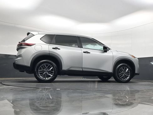 Used 2024 Nissan Rogue S AWD/4WD image 46