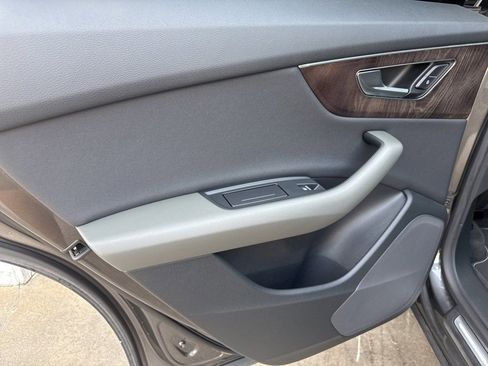 Used 2019 Audi Q8 Premium w/ Convenience Package image 34