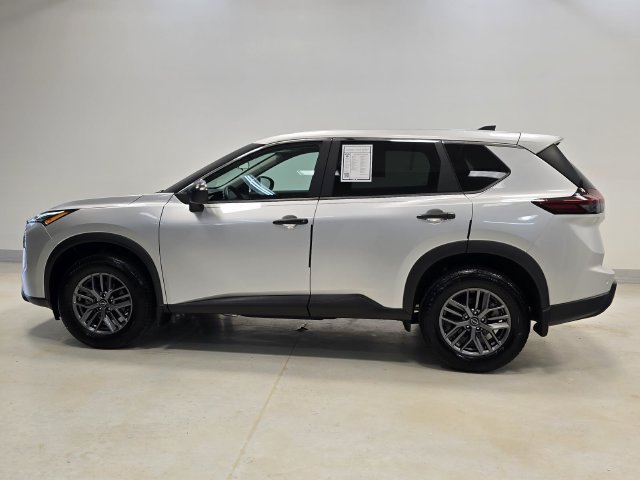 Used 2025 Nissan Rogue S FWD image 29
