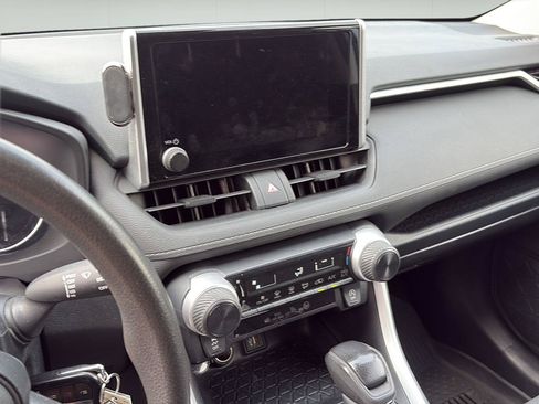 Used 2024 Toyota RAV4 LE AWD/4WD image 9