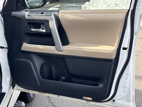 Used 2015 Toyota 4Runner Limited image 8