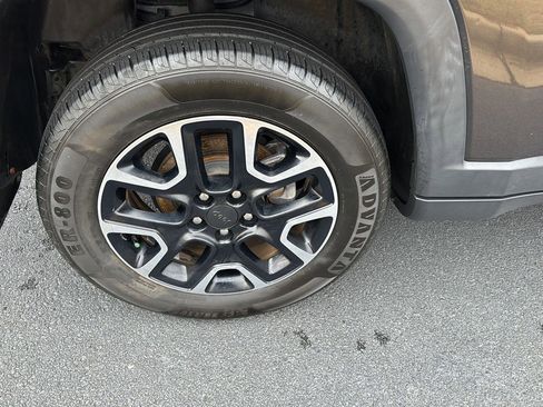 Used 2019 Jeep Compass Trailhawk image 33