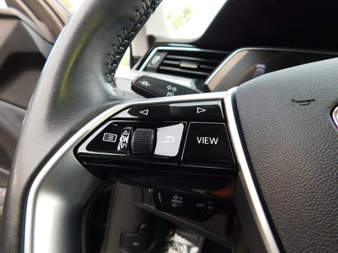 Used 2021 Audi e-tron Premium w/ Convenience Plus Package AWD/4WD image 27