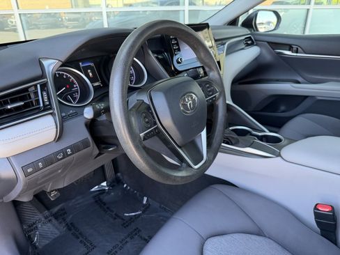 Used 2021 Toyota Camry LE image 28