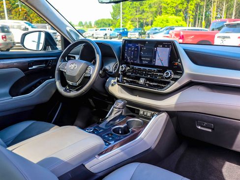 Used 2020 Toyota Highlander Platinum AWD/4WD image 11