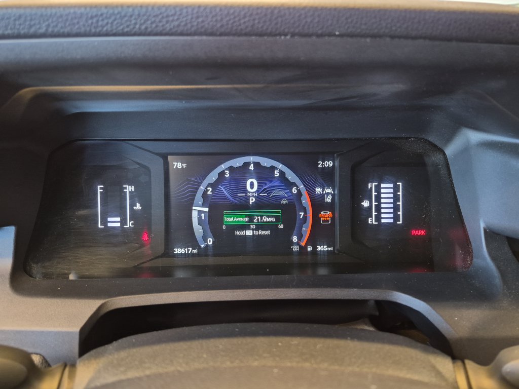 Used 2025 Toyota 4Runner SR5 AWD/4WD image 19