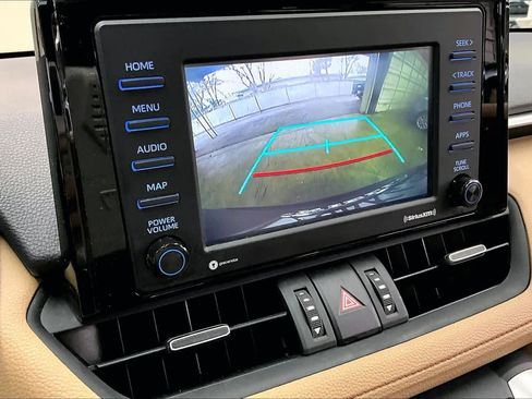 Used 2020 Toyota RAV4 XLE Premium image 23