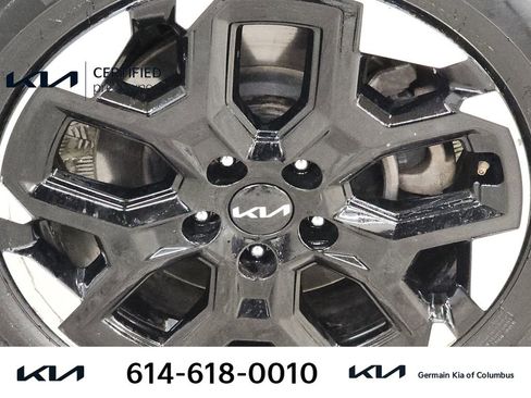 Certified 2024 Kia Sorento S image 13