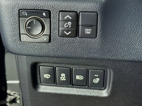 Used 2023 Lexus GX 460 Premium w/ Premium Package image 14