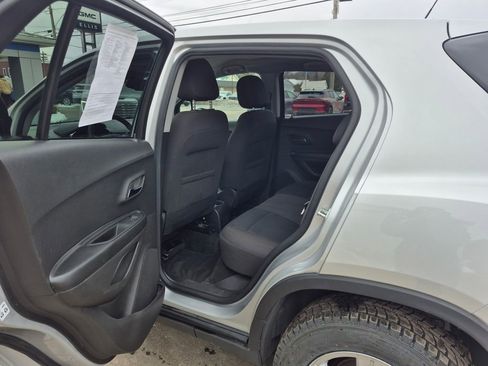 Used 2022 Chevrolet Trax LS w/ Tint and Cruise Package image 16