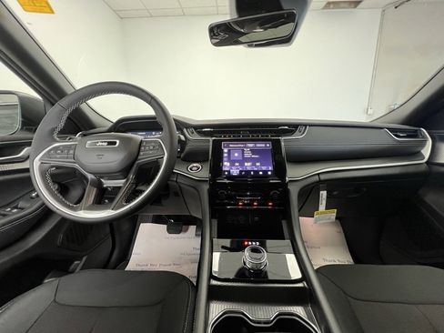 New 2025 Jeep Grand Cherokee Laredo X image 10