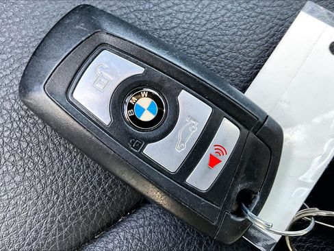 Used 2018 BMW 320i Sedan RWD image 15