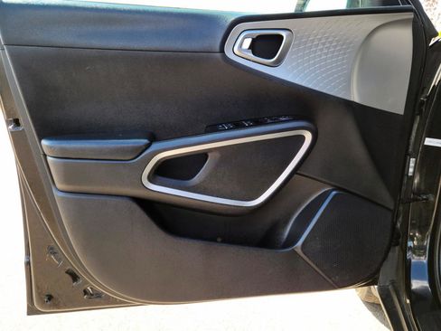 Used 2020 Kia Soul LX FWD image 8