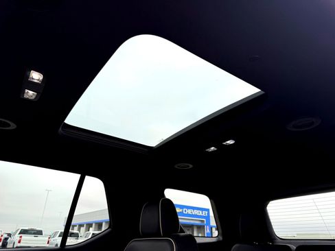 Used 2023 Chevrolet Traverse Premier w/ Redline Edition image 19