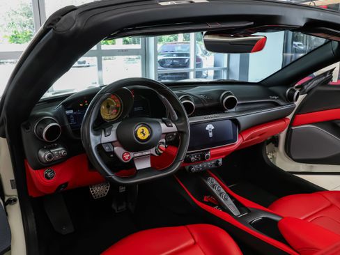 Used 2020 Ferrari Portofino image 9