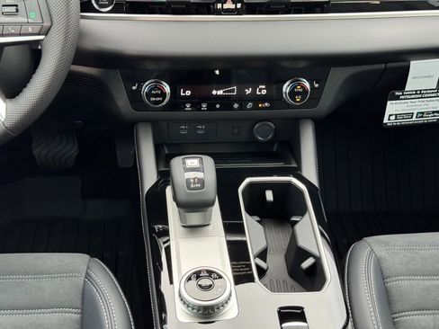 New 2025 Mitsubishi Outlander SE image 23